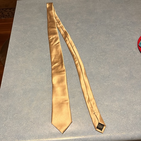 J. Ferrar- gold tie - Picture 2 of 6
